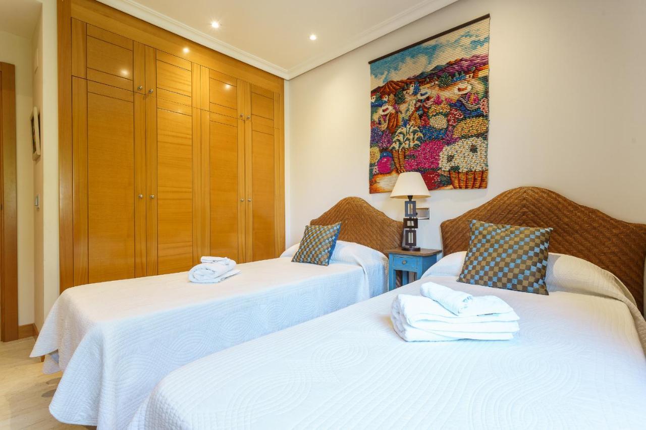Luxurious And Spacious With A Private Garden And Solarium With Great Views In Area Marbella La Resina Country Golf Estepona