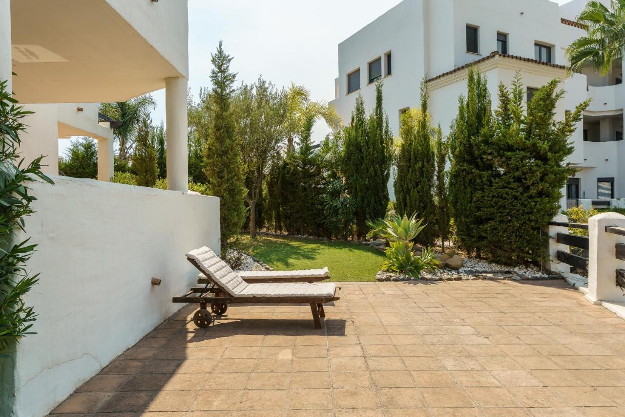 Luxurious And Spacious With A Private Garden And Solarium With Great Views In Area Marbella La Resina Country Golf *