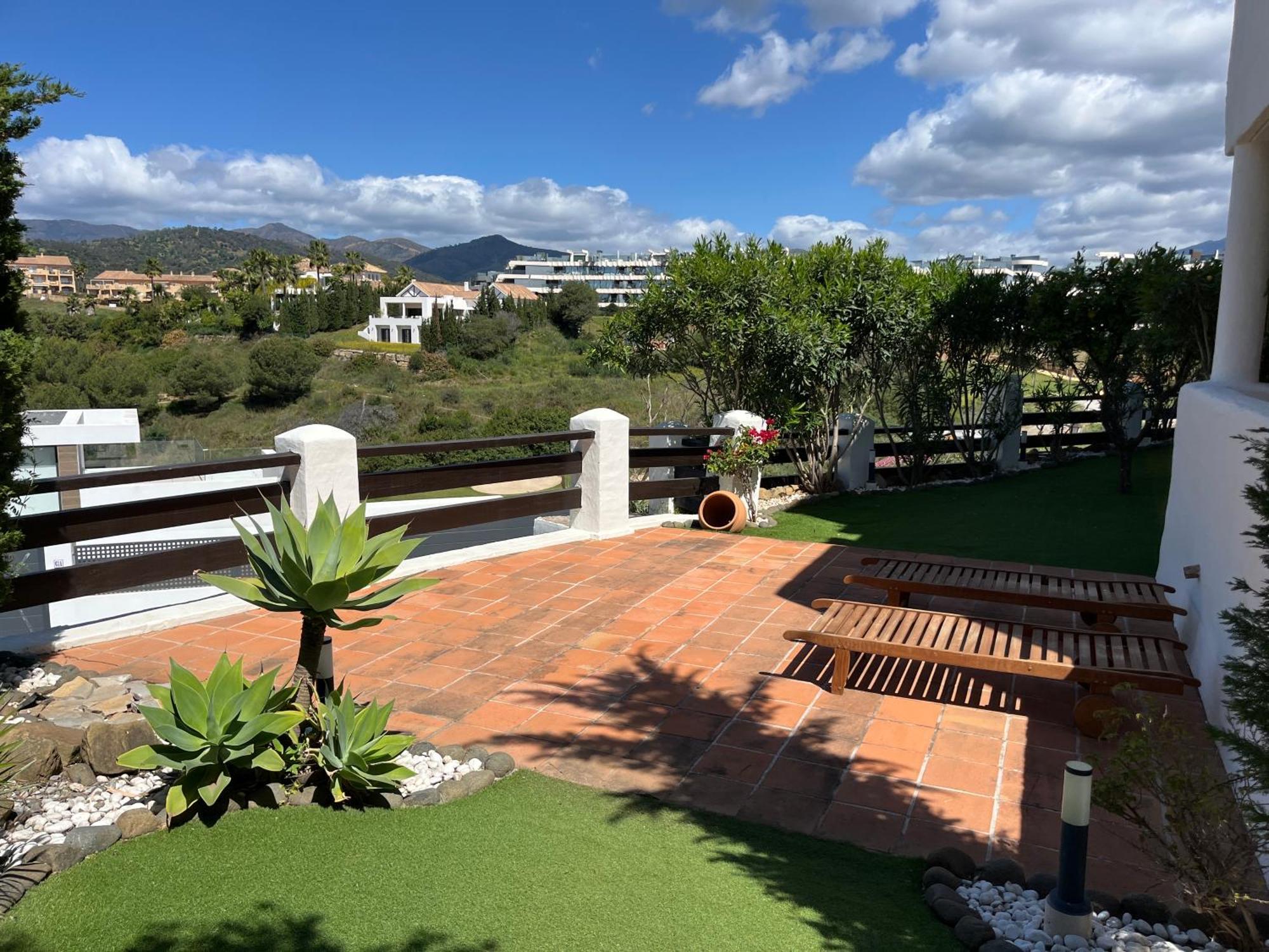 Luxurious And Spacious With A Private Garden And Solarium With Great Views In Area Marbella La Resina Country Golf Apartamento *