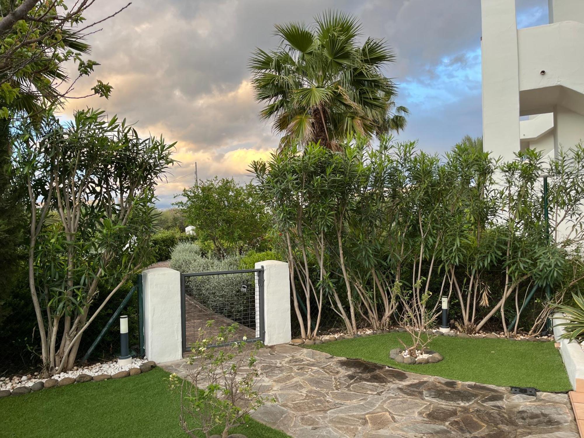 Luxurious And Spacious With A Private Garden And Solarium With Great Views In Area Marbella La Resina Country Golf Estepona