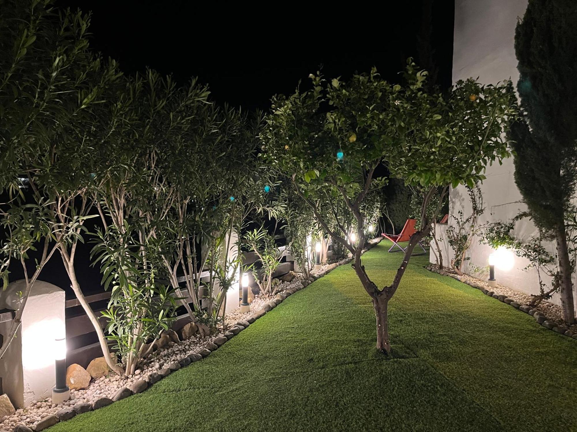 Luxurious And Spacious With A Private Garden And Solarium With Great Views In Area Marbella La Resina Country Golf *